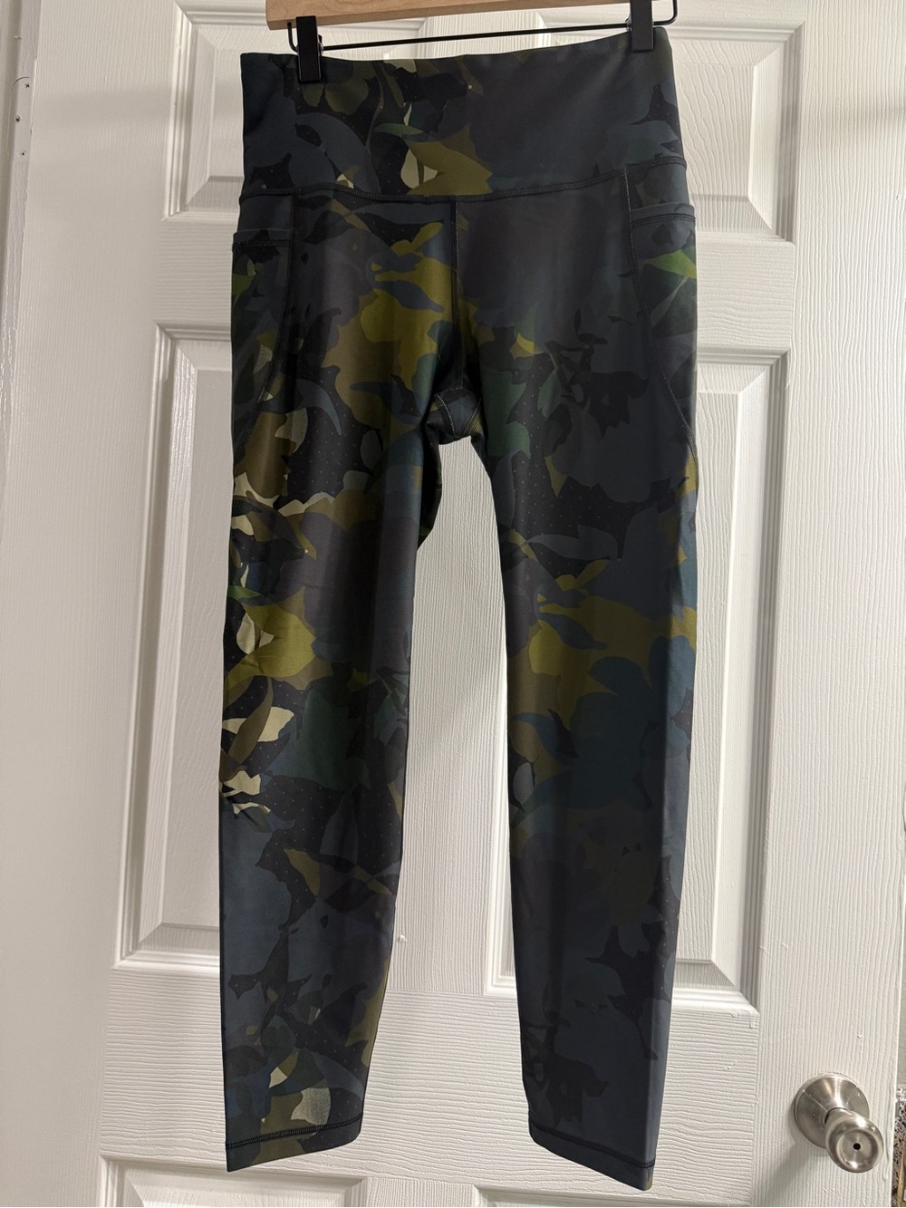 Old Navy Olive Green & Black Camo Leggings
